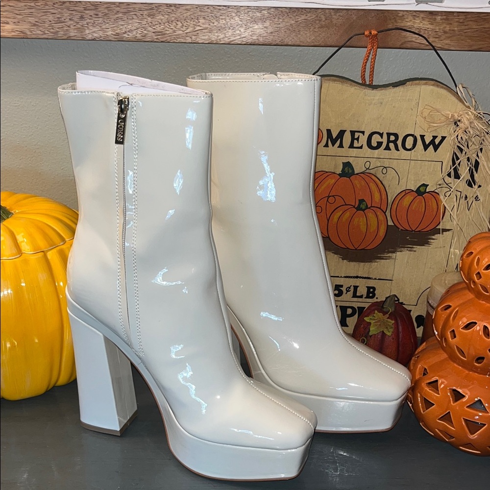 Guess Ivory Patent Leather Platform Ankle Boots Block Heel & Side Zipper 9M NWOB
